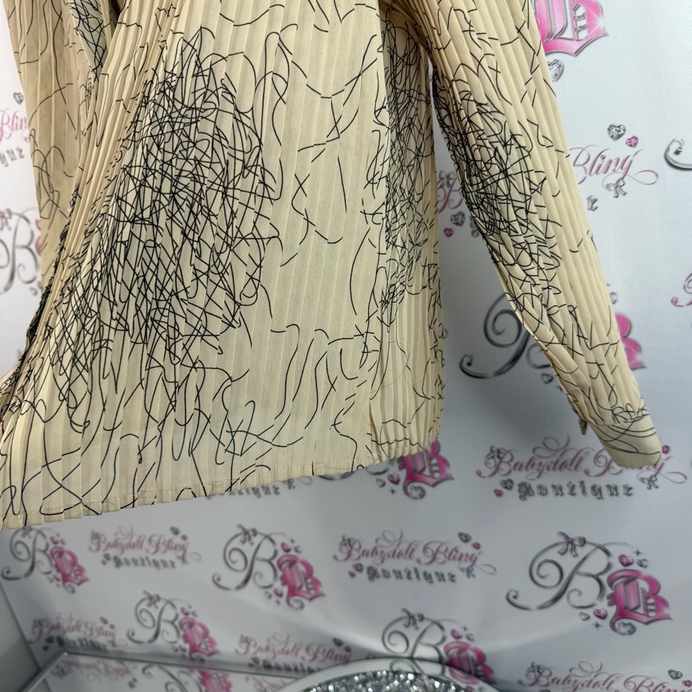 Karen Arnold button down rhinestone buttons Beige and Black Patterned Blouse - Picture 9 of 14